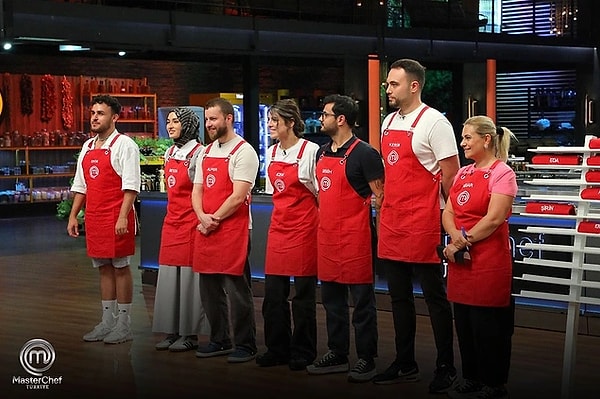 MasterChef Türkiye'de yine beklenen ödül oyunu oynandı. 100 bin TL ödül verilen yarışmada yarışmacılar tezgah başına geçtiler. Peki, MasterChef'te ödül oyununu kim kazandı? İşte, büyük ödülü kazanan o yarışmacı...