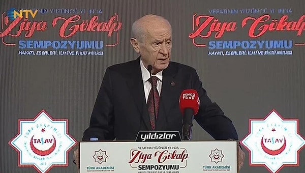 Bahçeli'nin Öcalan hakkında söylediği sözler sonrası ilk kez açıklamalarda bulundu. ''Türklerle Kürtler bugün ortak tehlikeler karşısında bulunuyorlar. Bu tehlikelerden ancak ortak bir kararlılıkla kurtulabilirler. Türkler ve Kürtlerin birbirini sevmesi farzdır. Bin yıllık ortak tarihleri var, bugün ortak tehdit var. Kürtleri sevmeyen bir Türk varsa Türk değildir'' diyen Devlet Bahçeli sözlerine şöyle devam etti: