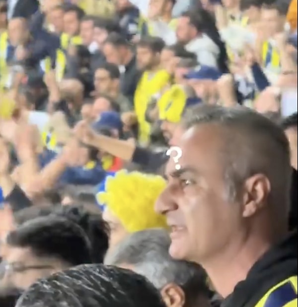 Hatırlarsanız, Fenerbahçe tribünlerinde bir taraftar İsmail Kartal'a benzerliğiyle dikkat çekmiş ve bazı kişiler şakayla karışık, ''İsmail Kartal tribünlerde destek veriyor, helal olsun'' demişti.