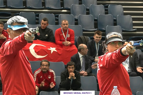 Havalı Silahlar Avrupa Şampiyonlar Ligi Havalı Tabanca Takım yarı finalinde yarışan milli sporcular Yusuf Dikeç, Buğra Selimzade, Şevval İlayda Tarhan ve Şimal Yılmaz tarih yazmayı başardı.