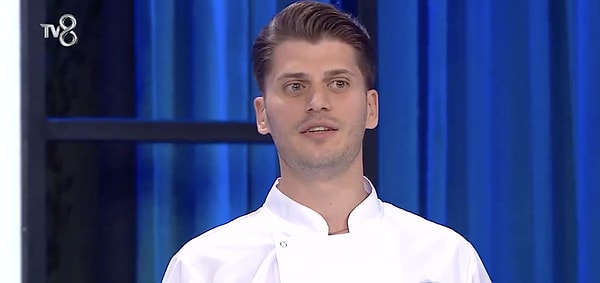 Pek çok MasterChef izleyicisi Ömer Bey'e yorum yapmaktan geri kalmadı. Haliyle sosyal medyada epey bi' ortalık çalkalandı desek yeridir.