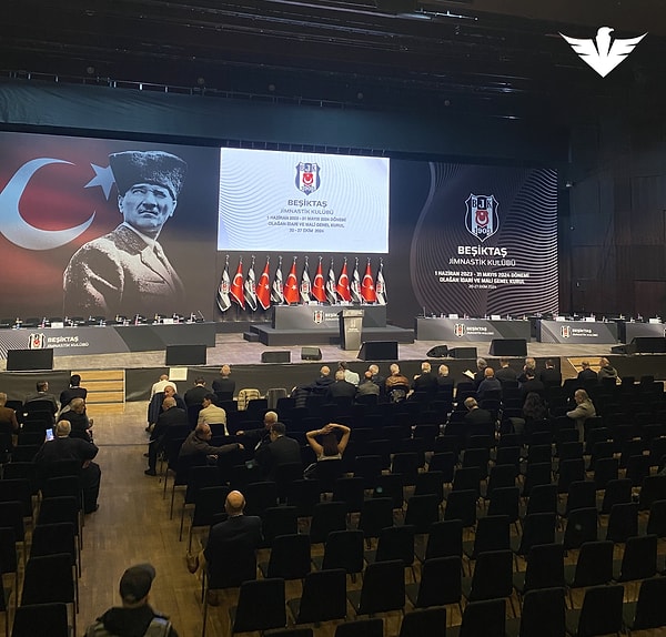 Toplantıya Beşiktaş Başkanı Hasan Arat, yönetim kurulu üyeleri, divan üyeleri ve basın mensupları katıldı.