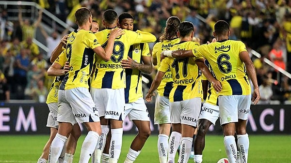 Fenerbahçe'nin Bodrum FK'yı ağırlayacağı maça artık dakikalar kaldı. Jose Mourinho ve İsmet Taşdemir ilk 11'lerini belirledi.