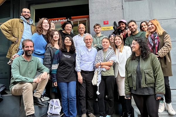 İklim konusunda yaptığı açıklamalarla dünyanın gündemine oturan aktivist Greta Thunberg'den RTÜK tarafından lisansı iptal edilen Açık Radyo'ya destek geldi.