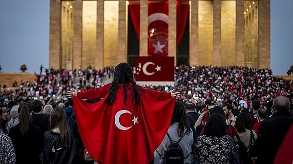 "Efendiler! Yarın Cumhuriyet'i ilan edeceğiz."