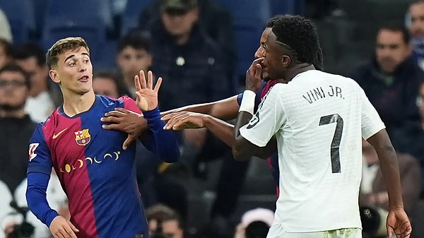 Kendisi de sık sık ırkçı saldırılara maruz kalan Vinicius Real Madrid'in açıklamasını alıntılayarak Barcelona'daki oyunculara destek verdi.