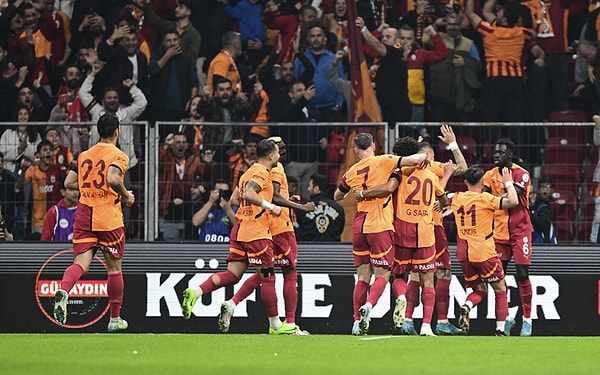 İkinci yarı, iki gole sahne olurken, Galatasaray hanesine üç puanı yazdırdı.