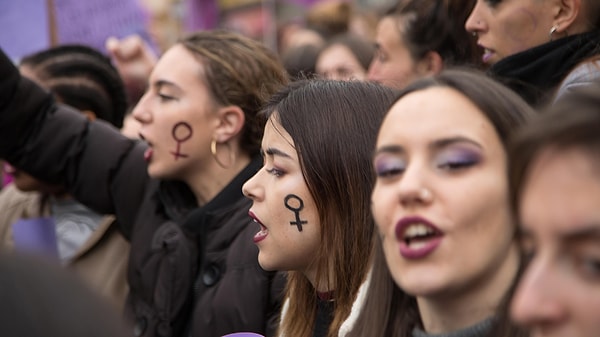 Gelelim Feminizmin Tanımına…