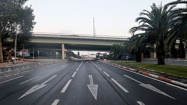 Valilikten yapılan açıklamaya göre, 29 Ekim Cumhuriyet Bayramı'nın 101. Yıl Dönümü Kutlama Etkinlikleri kapsamında bugün Fatih'teki Vatan Caddesi'nde "Cumhuriyet Bayramı Kutlama Töreni ve Tören Geçişi" programı düzenlenecek.