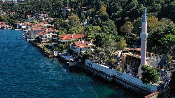 Sabah'tan Oğuzhan Uysal'ın haberine göre, Bakırköy 6. İcra Hukuk Mahkemesi, işçilerin başvurusu üzerine yalıya haciz konulmasına karar verdi. Karar sonrasında işçilerin avukatı ve polis ekibi yalının bulunduğu yere giderek haciz işlemlerine başladı.