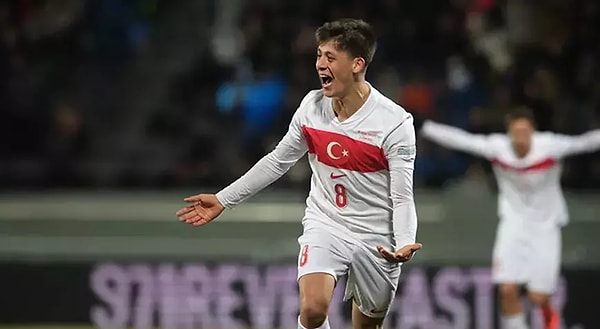 Ballon d'Or heyecanının yaşandığı gece Yılın En İyi Genç Oyuncusu ödülü de verildi. Milli yıldızımız Arda Güler'in de aday olduğu gecede büyük heyecan yaşandı.