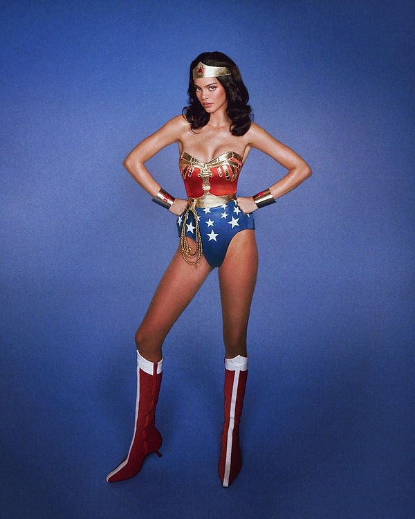 17. Ve Wonder Woman...