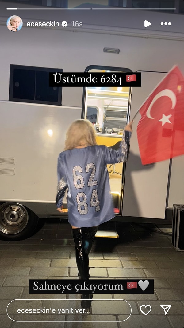 Sahneye 6284 yazan bir kıyafet ile çıkan Ece Seçkin, "Haksızlığın karşısında susan dilsiz şeytandır. Kadın olmanın zor kadın ölmenin kolay olduğu bir yerde yaşamak istemiyorum" açıklamalarında bulundu.