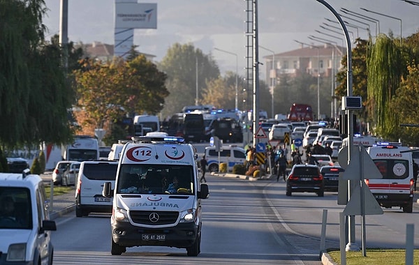 Otobüs seferi bulamayan teröristler, toplam 12 bin lira ödeyerek Sivas’tan Ankara’ta taksi ile geldi. Teröristlerin kullandığı taksinin sürücüsü gözaltına alındı.