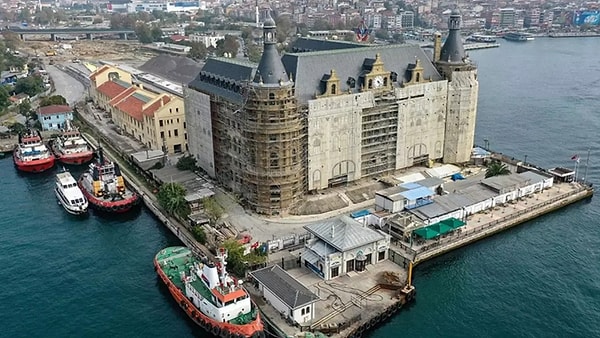 Kültür ve Turizm Bakanı Mehmet Nuri Ersoy, bugün Haydarpaşa ve Sirkeci Garları ile ilgili açıklamada bulundu.