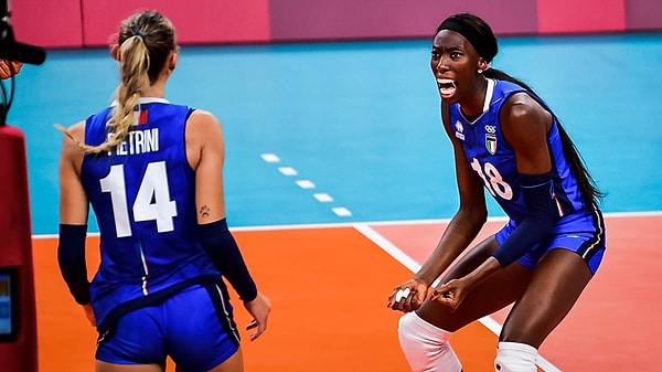 Paola Egonu, kadın voleybolunun en büyük yıldızlarından bir tanesi. Son olarak İtalya ile Olimpiyat Oyunları şampiyonluğu yaşayan Egonu, kendi takımında sezon başından bu yana kriz yaşıyor.