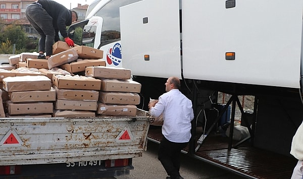 Manisa'nın Turgutlu ilçesinden otobüse yüklendiği ve Kavak ilçesinde teslim edileceği belirlenen, üzerlerinde etiket bulunmayan kanatlı hayvan etlerine el konuldu.