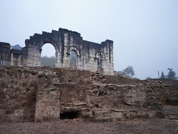 Ayrıca, kazı alanında Bizans dönemine ait olduğu düşünülen bir kilise kalıntısına da rastlandı.