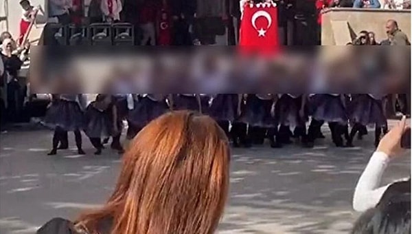 İddia sonrası gözler okul yönetimine çevrildi. Konuyla ilgili okul idarecileri, tören komitesi ve öğretmen C.A. hakkında soruşturma başlatıldığı açıklandı.