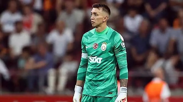 Galatasaray Teknik Direktörü Okan Buruk da Muslera'nın niyetinin sezon sonunda ülkesine ve ailesinin yanına dönmek olduğunu söylemişti.