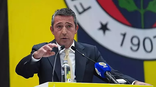 Fenerbahçe Teknik Direktörü Jose Mourinho'nun sonuna kadar yanında olduklarını söyleyen Ali Koç, tıpkı eski teknik direktörlerine yapıldığı gibi spor basını ve organize sosyal medya çetesinin Mourinho'yu hedef aldığını ifade etti.