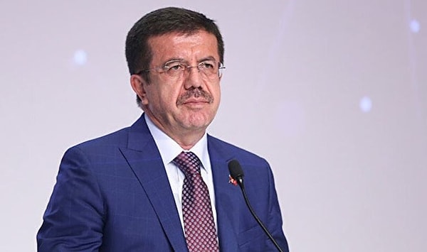 Zeybekçi, "Niye ciyak ciyak bağırıyorsunuz? Bekleyin, çamaşırlar bir dökülsün ortaya" diyerek eleştirdiği muhalefete "Niye gürültü yapıp da ortaya toz duman katıyorsunuz?" dedi.