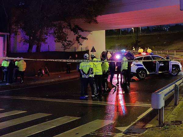 Korkunç kaza, saat 06.20 sıralarında Bakırköy Osmaniye Mahallesi D-100 Güney yanyol Ekrem Kurt Bulvarı katılımında meydana geldi.