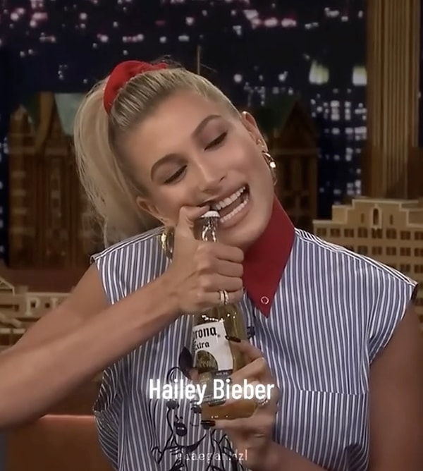 Hailey Bieber ile başlayalım! Ünlü isim ağzıyla birden çok şişe kapağı açabiliyor!