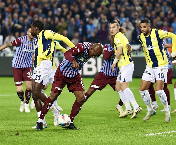 Trabzonspor, Papara Park'ta Fenerbahçe'yi ağırladı. Büyük heyecana neden olan karşılaşmada bol bol vardı.