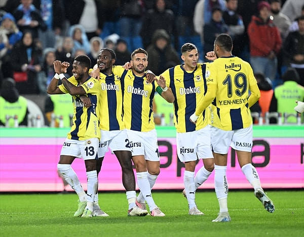 Fenerbahçe, Trabzonspor'un ilk yarıdaki baskısına karşı koymayı başardı ve 42.dakikada Fred'le golü buldu.