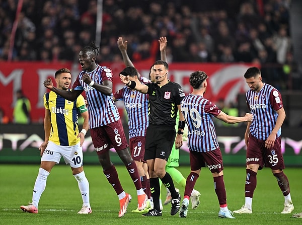 VAR kararlarıyla verilen ve verilmeyen pozisyonların ardından ev sahibi Trabzonspor da tepkisini maçın ardından gösterdi.