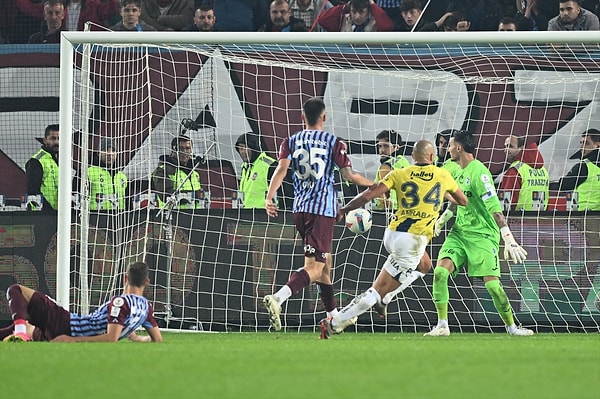 Dominik Livakovic için maçı yakından takip eden Hırvat basınından Jutarnji de "Mourinho’nun Trabzon’daki gösterisi: Livakovic’e doğru koşarken komik bir şekilde yere düştü, ardından rakip oyuncuyla sözlü bir tartışmaya girdi. Portekizli teknik adam, galibiyeti coşkulu bir şekilde kutladı." diye yazdı.