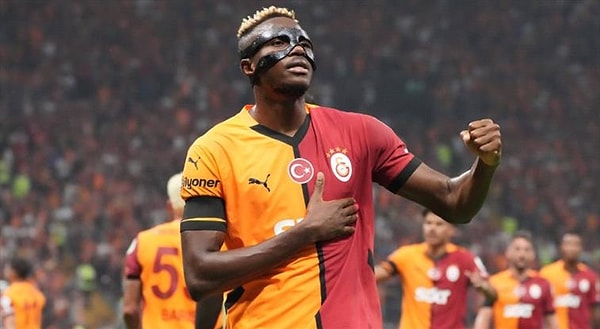 Sabah'ta yer alan haberde, Galatasaray'ın Victor Osimhen'in bonservisini Napoli'den almak için kış transfer döneminde Napoli ile masaya oturacağını yazdı ve sarı kırmızılı ekibin 50 milyon Euro'yu da gözden çıkardığını söyledi.