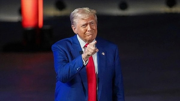 Donald Trump, enflasyonu bitirme sözü verdi. Enflasyonun bitmesiyle her kesimin rahatlayacağını söyleyen Trump, Amerika'yı tekrar uygun fiyatlı hale getirme sözü vermiş ve faiz oranlarını düşüreceğini iddia etmişti.