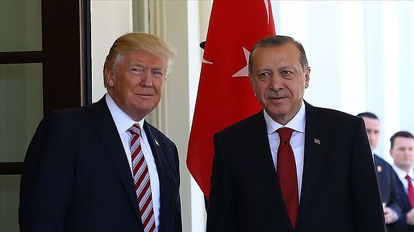 Trump, başkanlığı sırasında  Suriye Demokratik Güçleri’ne (SDG) verdiği silahlı destekle tepki çekmişti. SDG'nin omurgasını Türkiye'nin PKK'nın uzantısı saydığı ve "terörist" olarak tanımladığı YPG oluşturuyor.