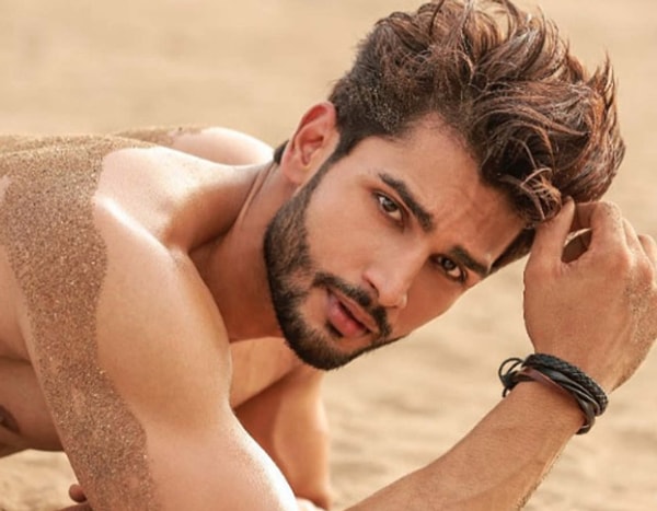 Miss World Organizasyonu tarafından kurulan uluslararası erkek güzellik yarışmasının 2016 senesindeki galibi Hindistan'ı temsil eden Rohit Khandelwal olmuştu.