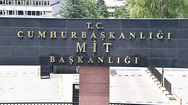 “Ben, MİT Başkanı İbrahim Kalın'a yaptığı bir sunumla ilgili mektup yazmıştım. Kalın'ın AK Parti Genel Merkezi'ne kadar gidip neden bir sunum yaptığını sormuştum. Bizi ilgilendirmeyen yalnızca AK Parti’yi ilgilendiren nedir sorgulamıştım. Kalın da mektubu aldığını cevapladığını söylemişti.”