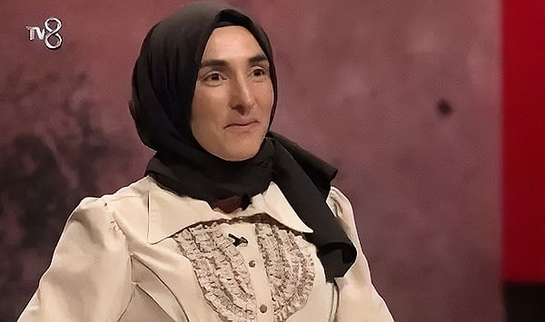 Ayşe, başvuru videosuyla ilk etapta dikkatleri üzerine çekti ve ardından mutfak becerileriyle şeflerin takdirini kazandı.