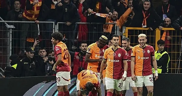 Temsilcimiz Galatasaray, Yunus Akgün ve Osimhen'in kaydettiği gollerle Tottenham'ı 3-2 mağlup etmeyi başardı. 90 dakikası heyecanla geçen maça sosyal medyadan çok sayıda tepki geldi.