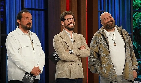 11. Televizyon ekranlarının en sevilen yemek programlarından biri olan MasterChef, tüm hızıyla sezona devam ediyor. Birbirinden eğlenceli ve aynı zamanda gergin anlara sahne olan programda finalin ocak ayında yapılması bekleniyor. MasterChef'te yarışmacılar arasındaki mücadele kadar şefler de konuşuluyor. Sevilen jüri Danilo Zanna'nın geçtiğimiz gün yaptığı bir açıklama da yine çok konuşuldu. Danilo Şef'in Fettuccine Alfredo'nun içinde tavuk ve mantar olmasıyla ilgili sözleri goygoy malzemesi oldu.