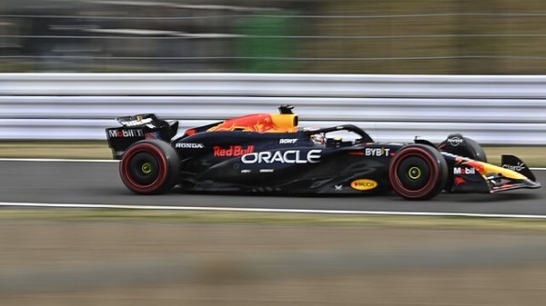 Sonuçta Formula 1’de her şey çok ince hesaplanmış. Her detay, her işlem, her kural bir şekilde yarışın sonucuna etki edebiliyor.