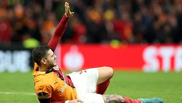 Mauro Icardi, Galatasaray'ın UEFA Avrupa Ligi'nde Tottenham'ı konuk ettiği maçın 83. dakikasında sakatlandı.