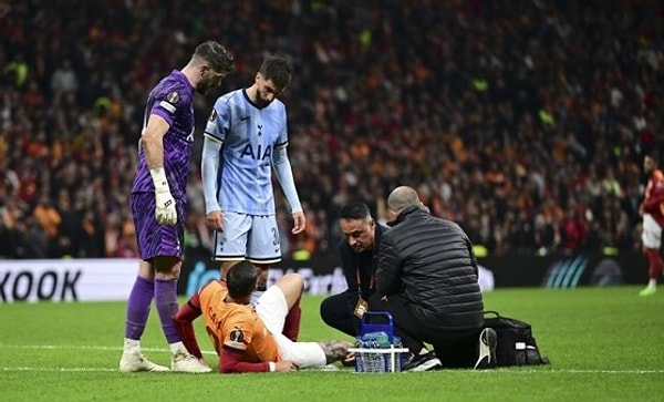 Galatasaray Spor Kulübü'nün yaptığı açıklamada, ''UEFA Avrupa Ligi’nin dördüncü haftasındaki Tottenham karşılaşmasında sakatlanan futbolcumuz Mauro Icardi’nin sponsor hastanemiz Medicana’da yapılan MR tetkiklerinde sağ diz ön çapraz bağında kopuk ve menisküs hasarı tespit edilmiştir. Ameliyatı planlanan oyuncumuzun ameliyat öncesi rehabilitasyonuna başlanmıştır.'' ifadelerine yer verildi.