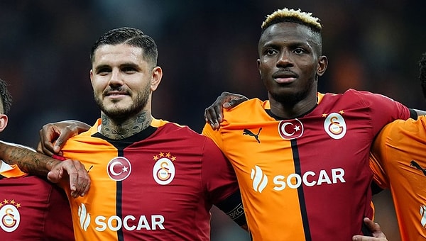 Victor Osimhen'in son dakika transferi Galatasaray taraftarını tatlı bir telaşa sokmuştu. Osimhen gibi bir yıldızın Icardi'yle birlikte oynayıp oynamayacağı çokça yazıldı çizildi. Okan Buruk'un tercihleri merak edildi.