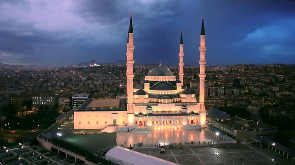 6. Hangi Ankara sakini Kocatepe Camii’ni görünce durup bir an büyülenmemiştir ki?