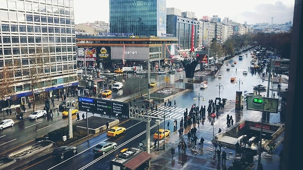 13. Ankara’nın kalbi tam da burada, Kızılay Meydanı’nda atıyor!