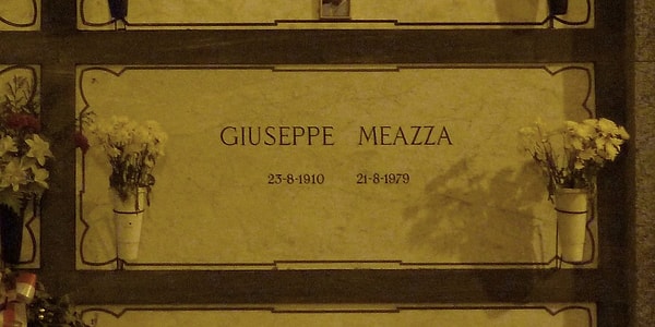 Maçlara beş dakika kala gelen, sigara içerek soyunma odalarında maçın başlamasını bekleyen Giuseppe Meazza, Türkiye'de de bıraktığı güzel izlerle yaşama veda etti.