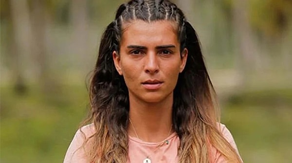 Survivor'a tam 5 kez katılarak katılım rekorunu elinde tutan Merve Aydın, sosyal medya hesabından Survivor'a katılıp katılmayacağı konusunda açıklamada bulundu. Aydın, yarışmaya katılmak için yeşil ışık yaktı. Yarın çağırıldığı takdirde gideceğini belirten Aydın, eğer yine yarışmada olursa bu 6. olacak. Bakalım Merve Aydın, Acun Ilıcalı tarafından çağırılacak mı? İşte Merve Aydın'ın o açıklaması...