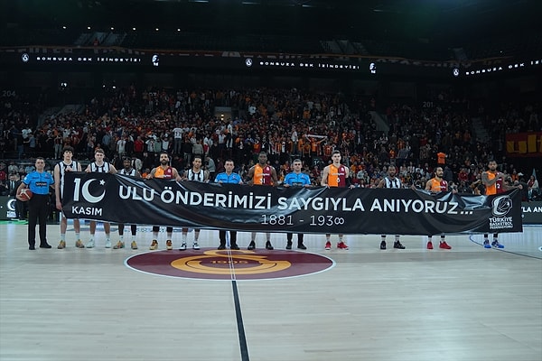 Basketbol Gelişim Merkezi'nde oynanan maçın son çeyreğinde 68-78 geriye düşen Galatasaray, muazzam bir geri dönüşe imza atarak Beşiktaş'ı 91-88 yenmeyi başardı.