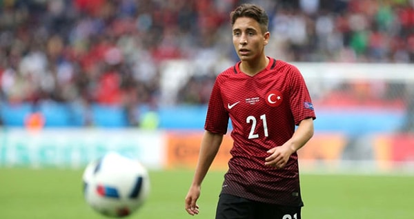 "Saman alevi" deyimi tam olarak Emre Mor için söylenmiş. Kısa sürede milli takım ve Dortmund'un dikkatini çekebilen Emre artık eski günlerini özlese de kısa sürede büyük bir etki yaratmıştı.